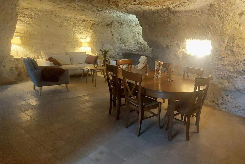 Troglo Entre Caves Et Chateaux *